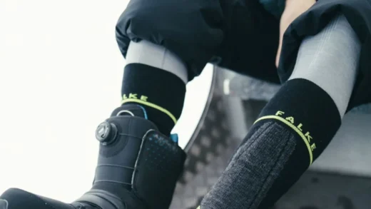 How Can You Keep Your Feet Warm While Skiing